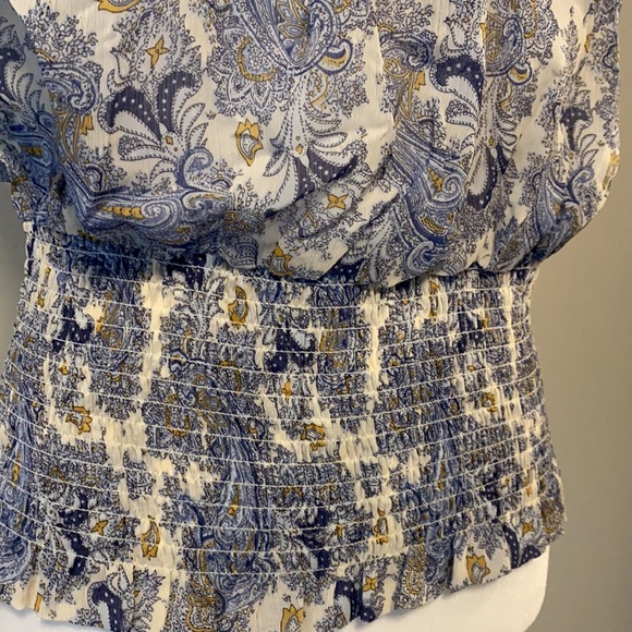 Elegant light sleeveless summer top, never wore. - Picture 3 of 3